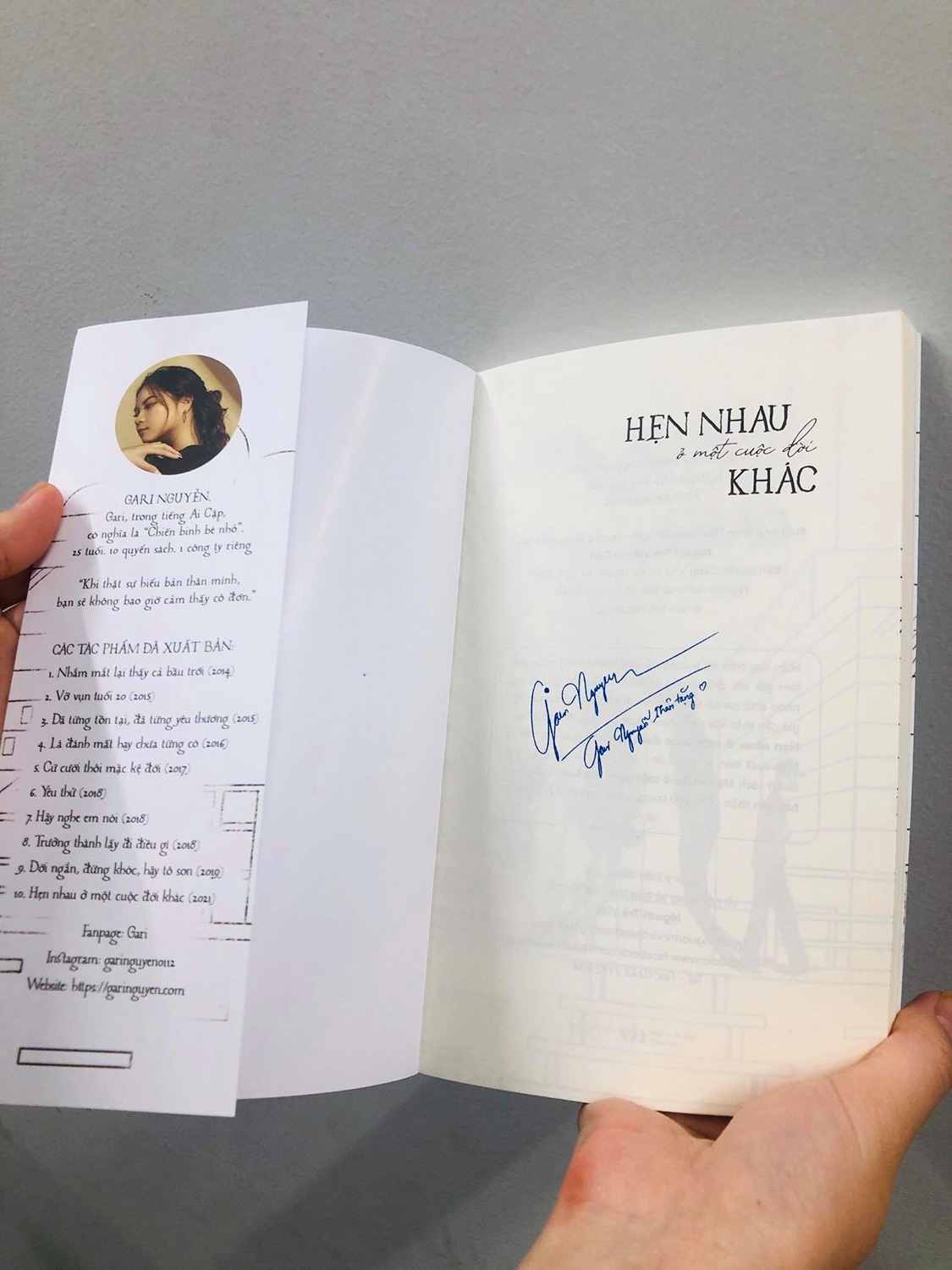 Hẹn Nhau Ở Một Cuộc Đời Khác - Tặng Kèm Chữ Ký Tác Giả Postcard PDF Hẹn Nhau Ở Một Cuộc Đời Khác - Tặng Kèm Chữ Ký Tác Giả Postcard PDF