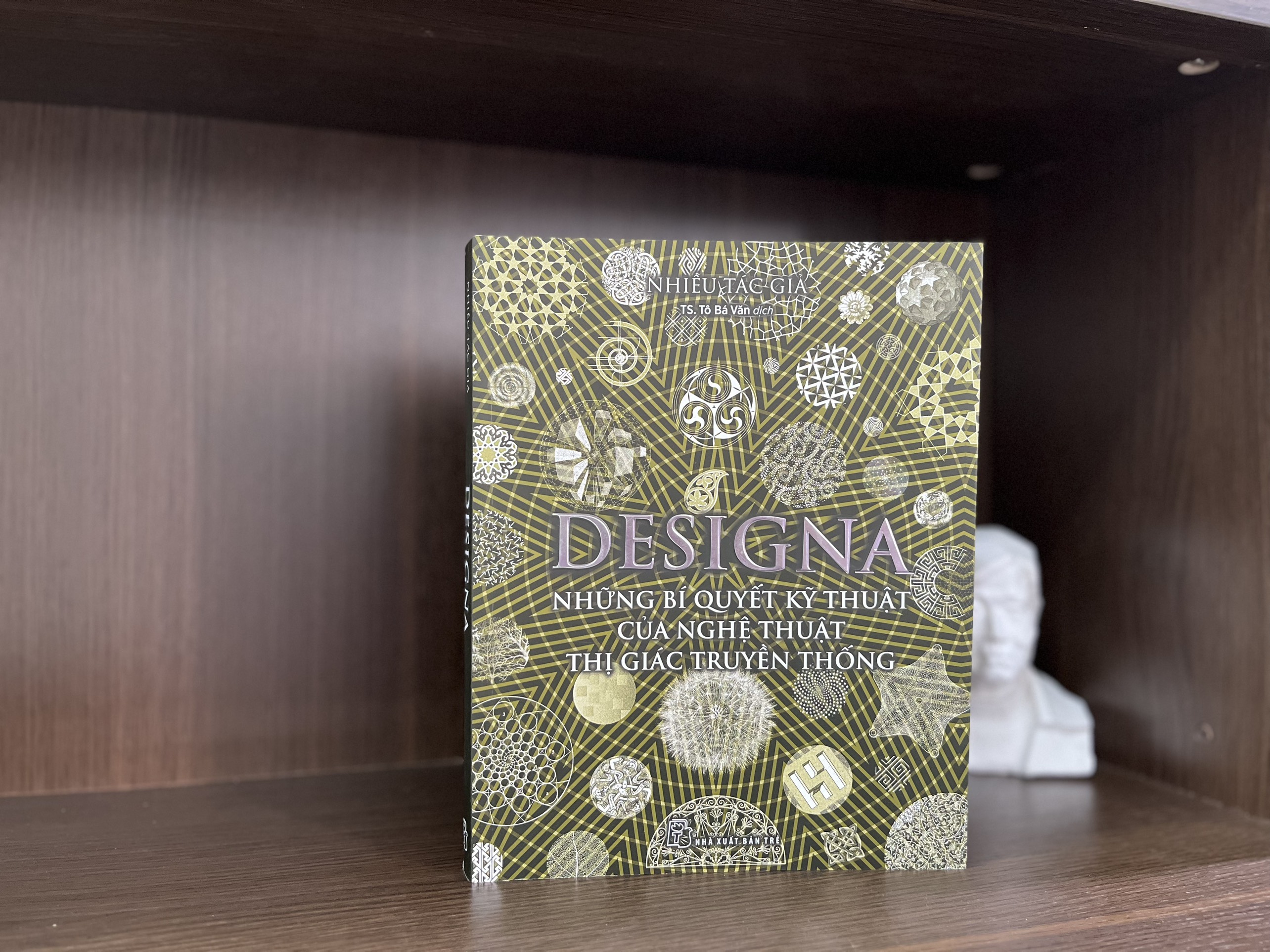 Tải sách Designa - Những Bí Quyết Kỹ Thuật Của Nghệ Thuật Thị Giác Truyền Thống PDF đọc ebook online, epub online, nghe sách nói audio miễn phí.