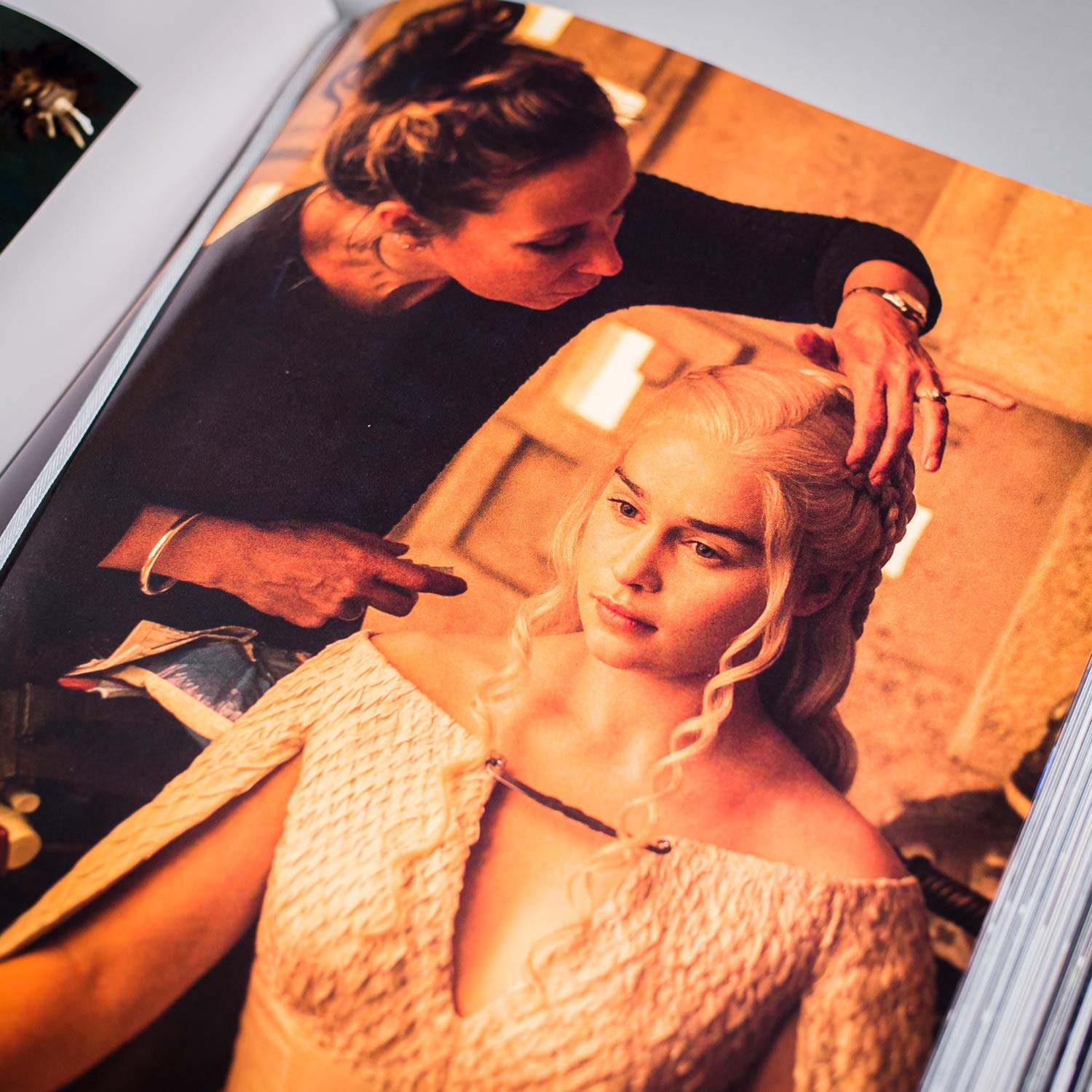 The Photography Of Game Of Thrones : The Official Photo Book Of Season 1 To Season 8 PDF đọc ebook online, epub online, nghe sách nói audio miễn phí.
