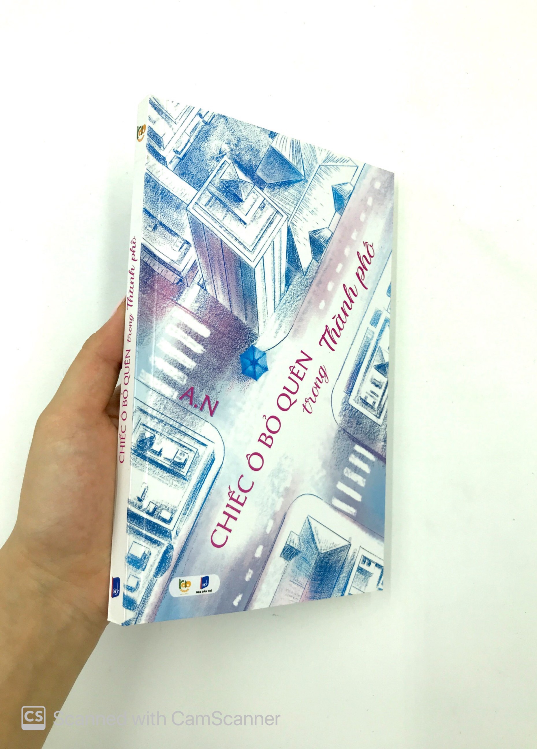 Chiếc Ô Bỏ Quên Trong Thành Phố PDF đọc ebook online, epub online, nghe sách nói audio miễn phí.