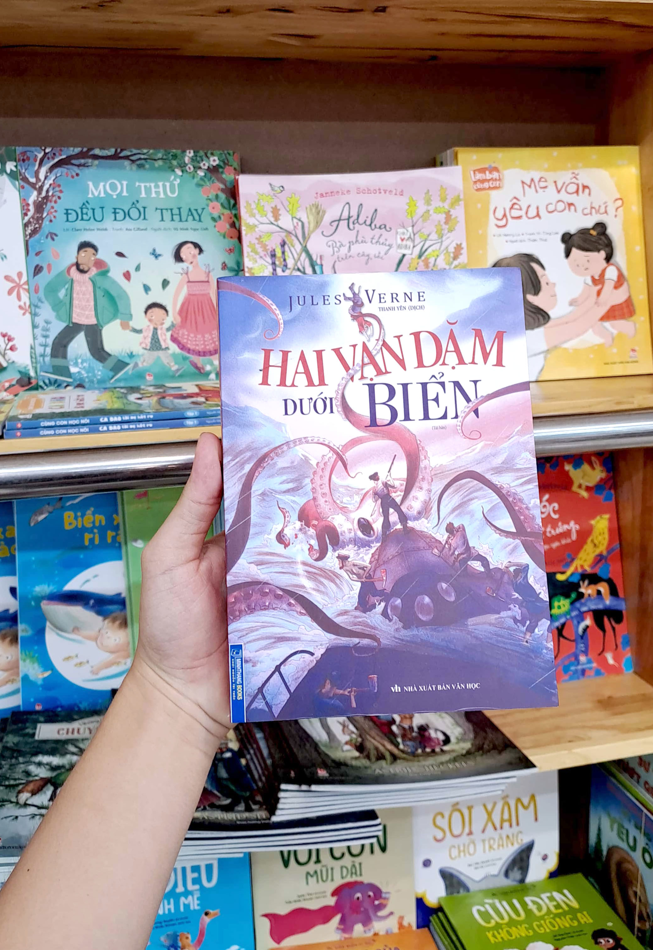 Hai Vạn Dặm Dưới Biển (Tái Bản 2024) PDF đọc ebook online, epub online, nghe sách nói audio miễn phí. Tải sách Hai Vạn Dặm Dưới Biển (Tái Bản 2024) PDF đọc ebook online, epub online, nghe sách nói audio miễn phí.
