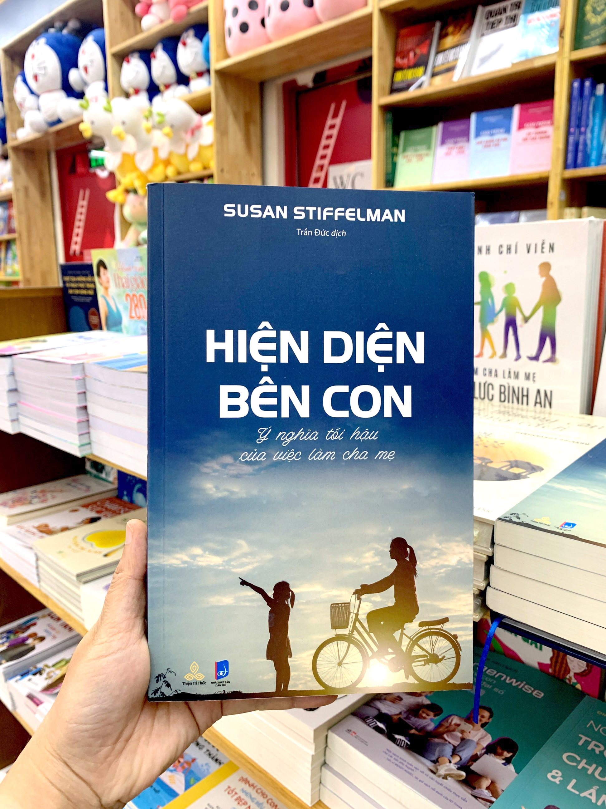 Tải sách Hiện Diện Bên Con - Ý Nghĩa Tối Hậu Của Việc Làm Cha Mẹ PDF đọc ebook online, epub online, nghe sách nói audio miễn phí.