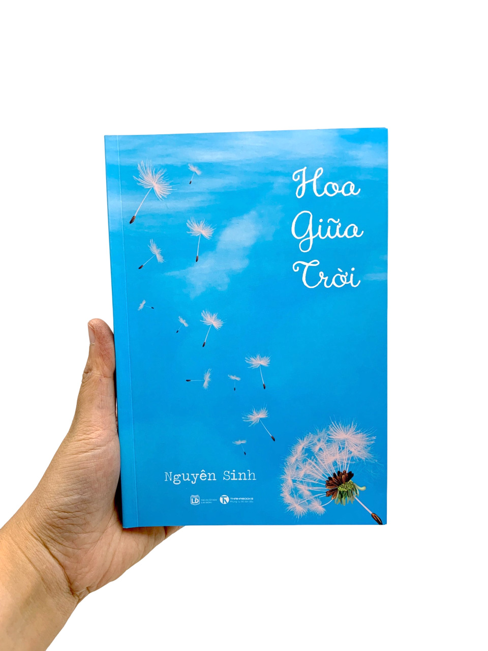 Hoa Giữa Trời PDF đọc ebook online, epub online, nghe sách nói audio miễn phí. Tải sách Hoa Giữa Trời PDF đọc ebook online, epub online, nghe sách nói audio miễn phí.