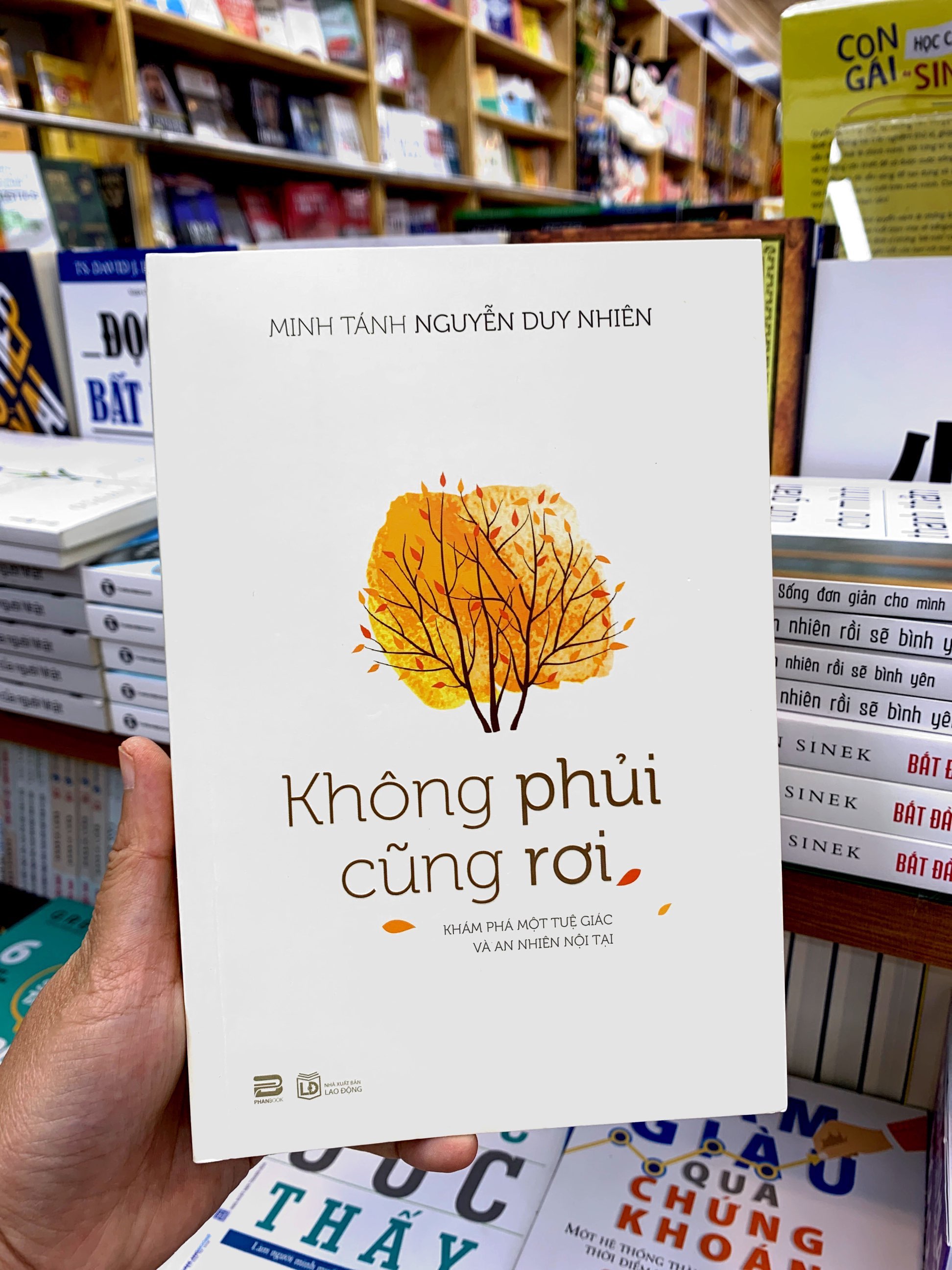 Tải sách Không Phủi Cũng Rơi PDF đọc ebook online, epub online, nghe sách nói audio miễn phí.