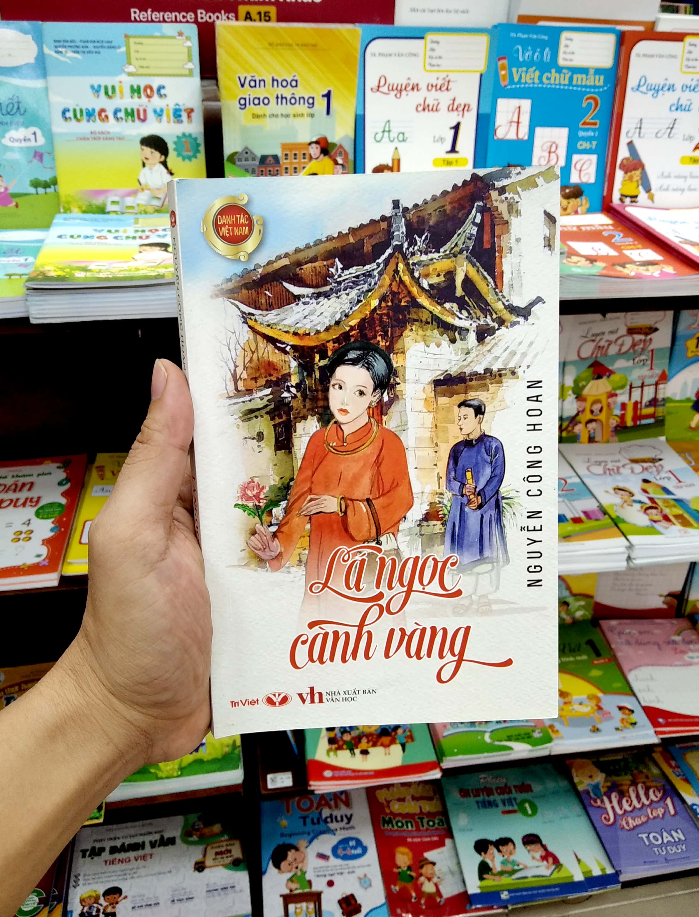 Tải sách Lá Ngọc Cành Vàng PDF đọc ebook online, epub online, nghe sách nói audio miễn phí.