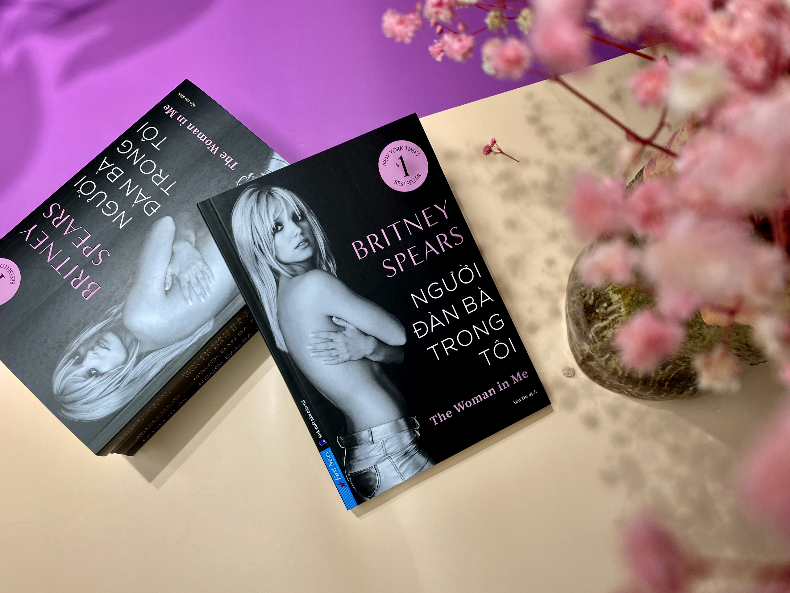 Người Đàn Bà Trong Tôi - The Woman In Me - Tặng Kèm Poster PDF Người Đàn Bà Trong Tôi - The Woman In Me - Tặng Kèm Poster PDF