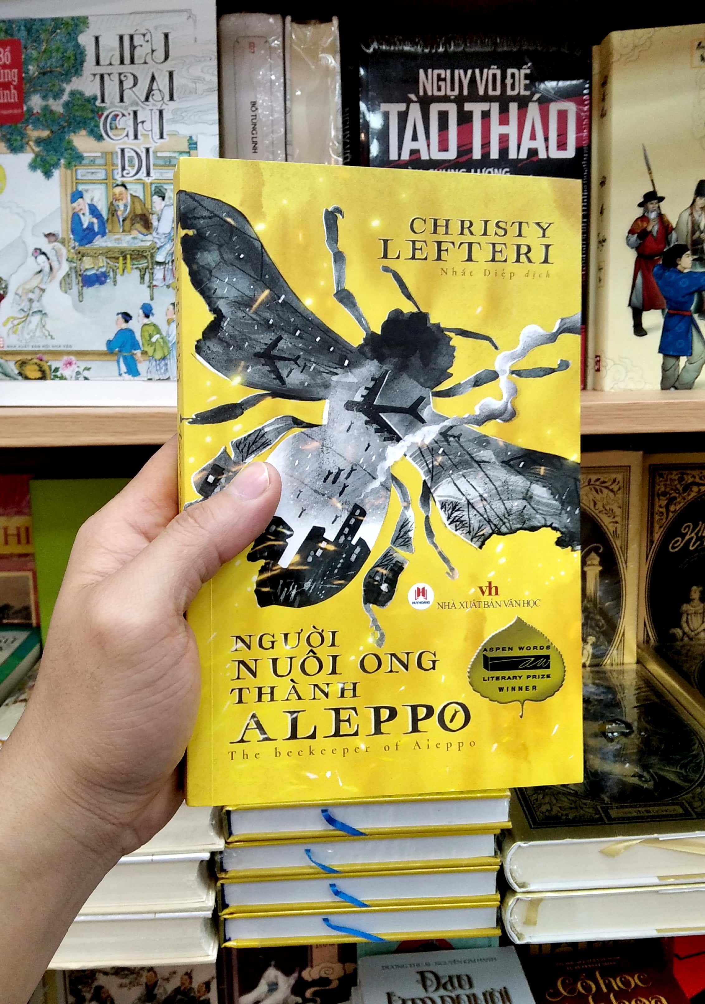 Người Nuôi Ong Thành Aleppo - The Beekeeper Of Aleppo (Aspen Words Literary Prize Winner) PDF đọc ebook online, epub online, nghe sách nói audio miễn phí.