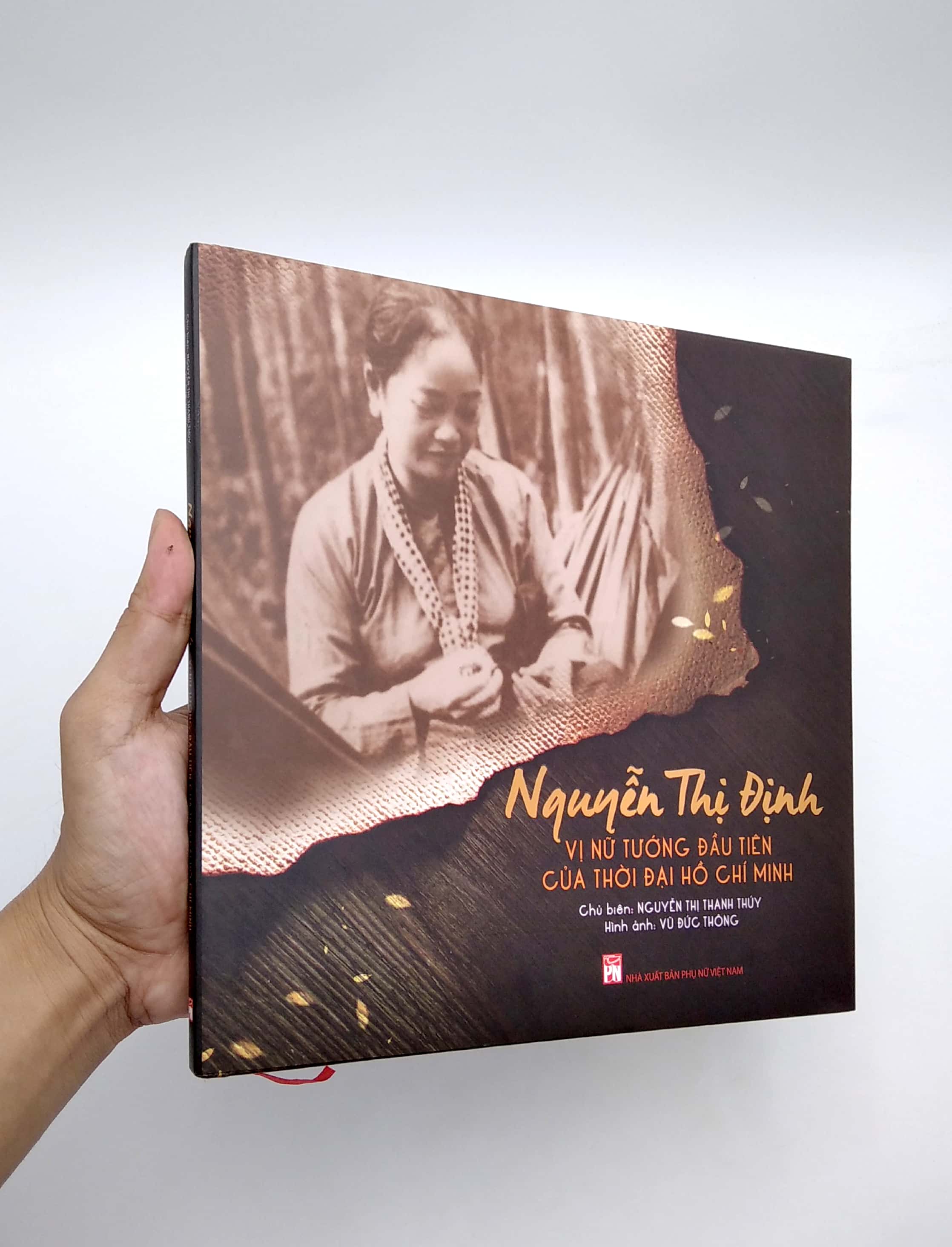 Nguyễn Thị Định - Vị Nữ Tướng Đầu Tiên Của Thời Đại Hồ Chí Minh PDF Nguyễn Thị Định - Vị Nữ Tướng Đầu Tiên Của Thời Đại Hồ Chí Minh PDF