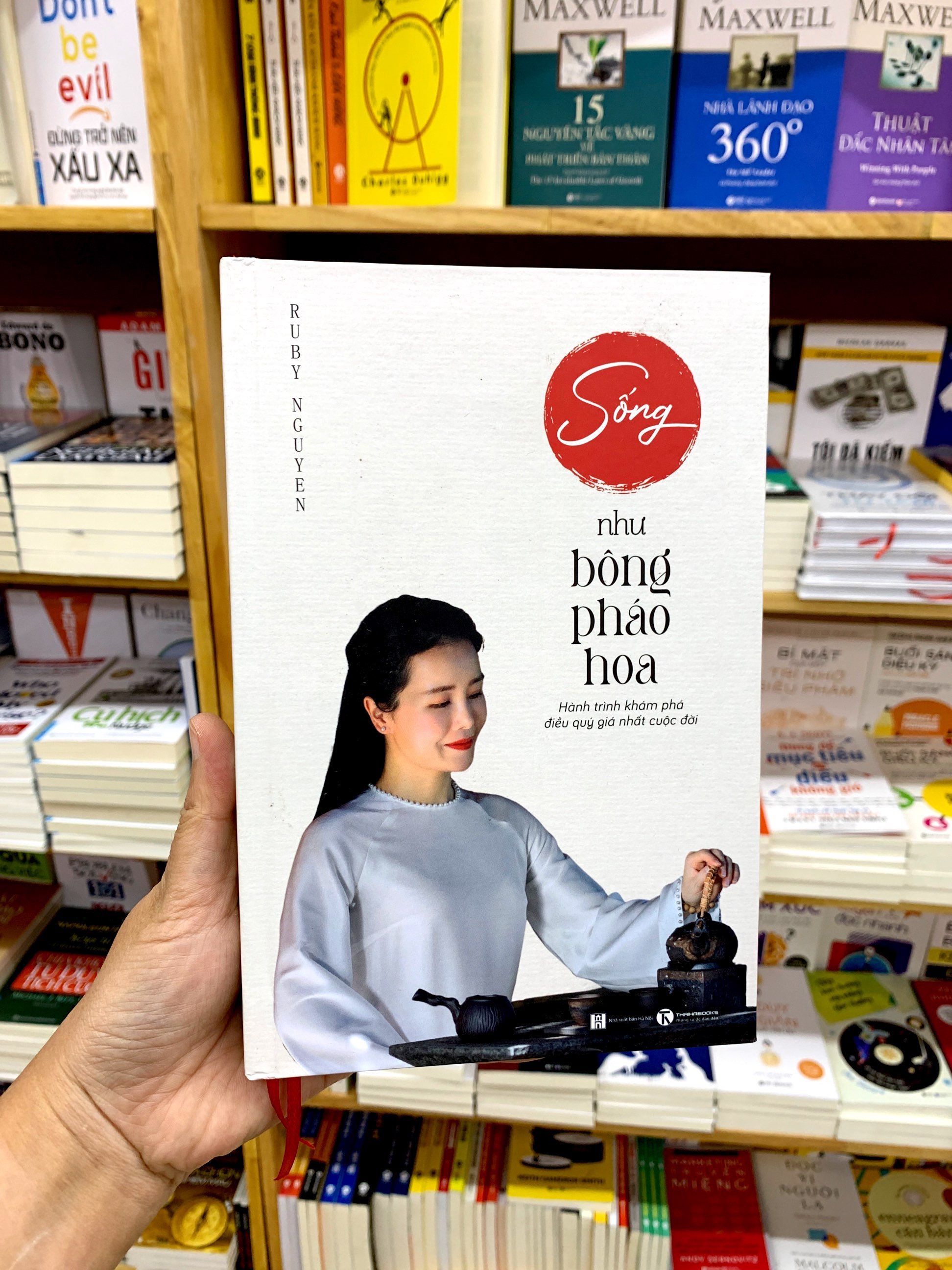 Sống Như Bông Pháo Hoa - Hành Trình Khám Phá Điều Quý Giá Nhất Cuộc Đời PDF đọc ebook online, epub online, nghe sách nói audio miễn phí. Sống Như Bông Pháo Hoa - Hành Trình Khám Phá Điều Quý Giá Nhất Cuộc Đời PDF đọc ebook online, epub online, nghe sách nói audio miễn phí.